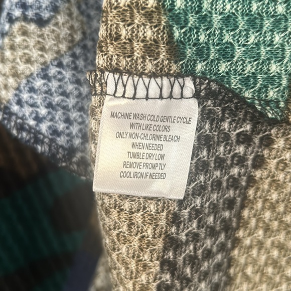 French Laundry Women’s Plus French Camo Button Down - Picture 5 of 8